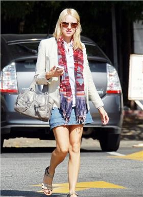 明星示范，絲巾，女人味，搭配