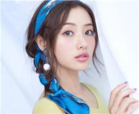 絲巾的各種圍法——真絲圍巾、真絲絲巾、圍巾品牌、定制圍巾、 絲巾的各種圍法——真絲圍巾、真絲絲巾、圍巾品牌、定制圍巾、