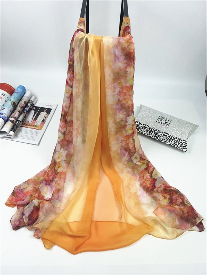 新款繁花似錦系列女士仿真絲圍巾淡橙 新款繁花似錦系列女士仿真絲圍巾淡橙