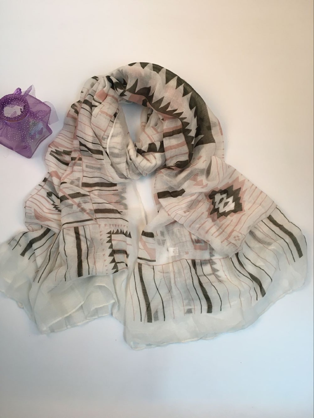 秋冬款幾何圖形巴厘紗圍巾 秋冬款幾何圖形巴厘紗圍巾